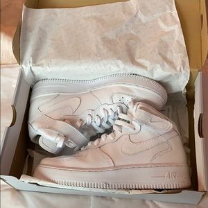 NIKE AF1 MID. WORN TWICE, PERFECT CONDITION.